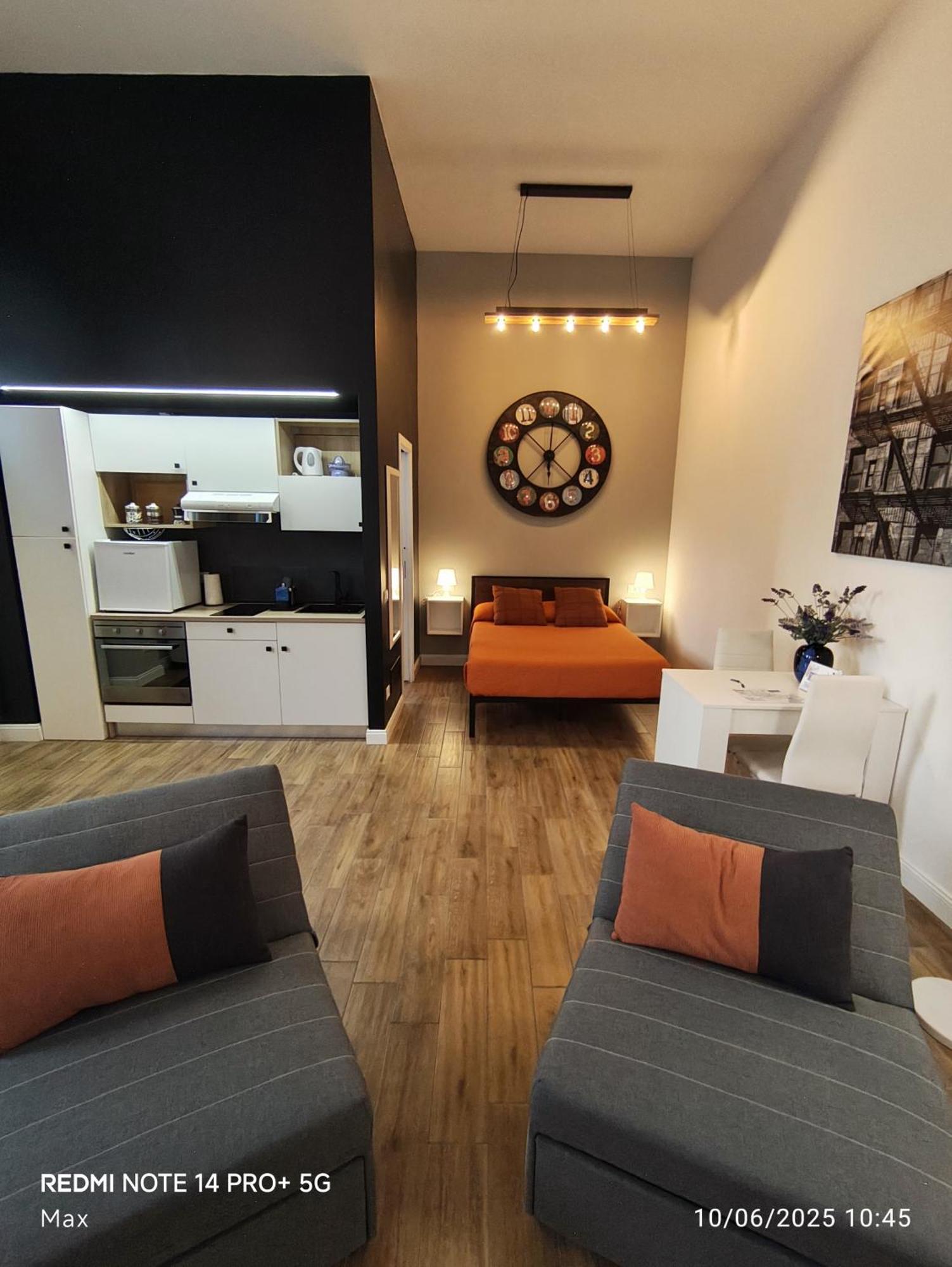 Lägenhet Loft 18a - Casa Con Ingresso Indipendente E Parcheggio Gratuito *